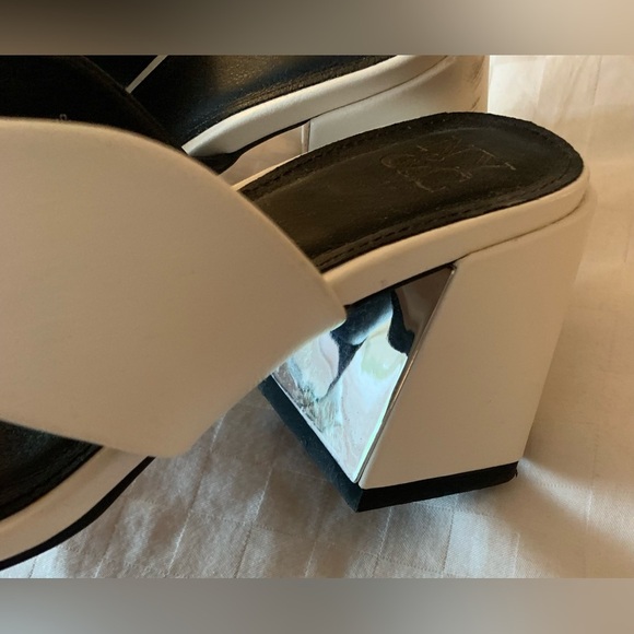 NY&C Open-Toe Dress Sandals Black & White Crossed Straps, Chunky Heel; Size 8.5 - Picture 5 of 10